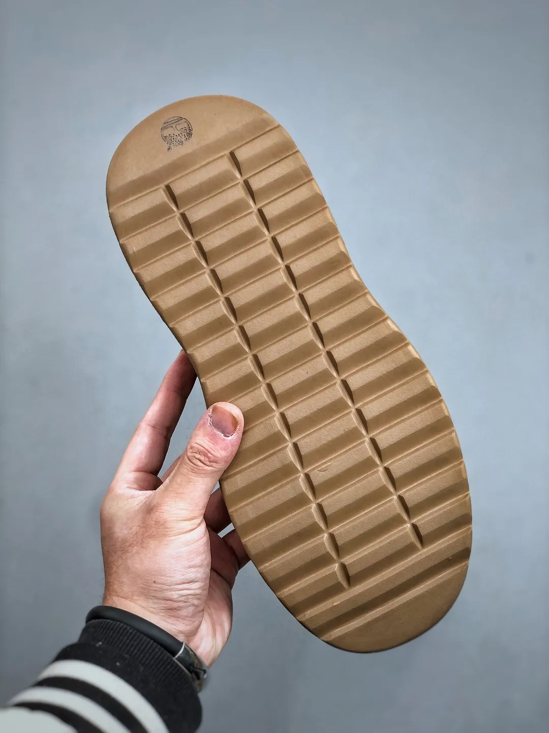 Welfare special offer 💰480 Timberland Timberland new autumn and winter products must-have outdoor casual rhubarb boots series in autumn and winter #Guangdong Dachang quality original box original packaging fashionable and trendy matching The fabric is made of Italian 🇮🇹 top-grade frosted fine-grained cowhide lightweight outsole with anti-odor and anti-corrosion genuine leather latex insoles The outsole and hardware are all made from OEM raw materials Same as the original Goodyear glue process Good products do not kill pigs The quality of the first order is strictly controlled. Exclusively launched on the entire network. The quality is beyond doubt. The whole set is packaged in the same official website to give you a perfect wearing experience. The quality is exquisite and durable. A must-have for sportsmen. Specially designed to handle whether it is handsome or not. High-quality and first-class foot feel. This winter, it is specially used for cold protection and outdoor use. It can be matched casually in daily life. Size: 38-44 (leather shoe size)